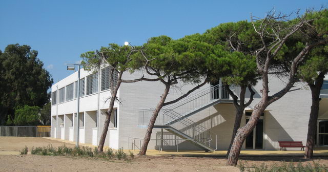 Un dels edificis de l'Escola Gavà Mar (27 de Setembre de 2008)